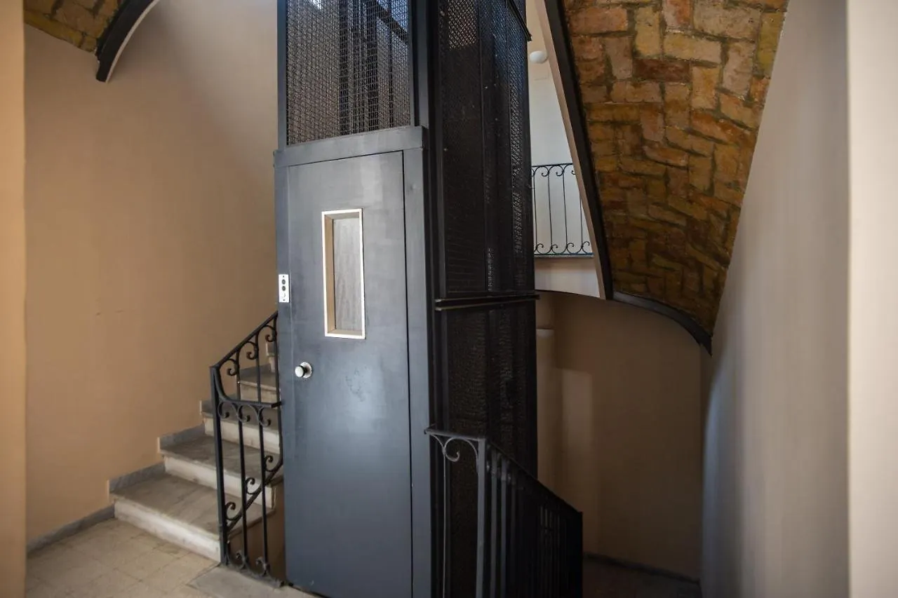 Newly Renovated Apartment By The Vatican Rome