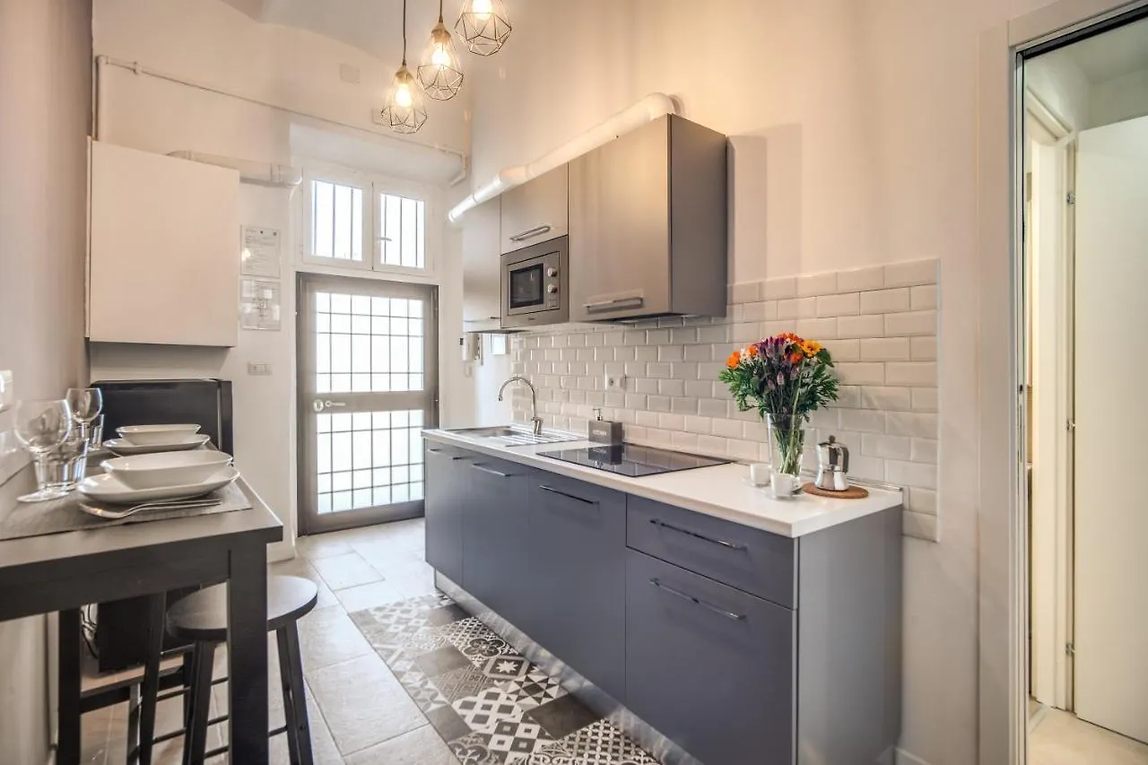 Newly Renovated Apartment By The Vatican Rome